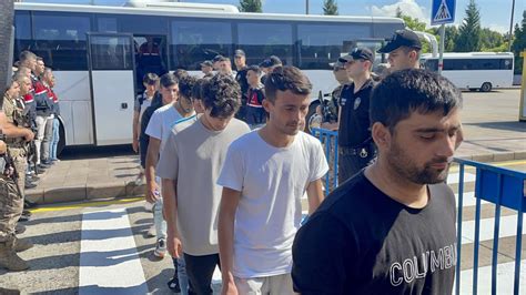 Edirne’de 13 düzensiz göçmen yakalandı - Son Dakika Haberleri
